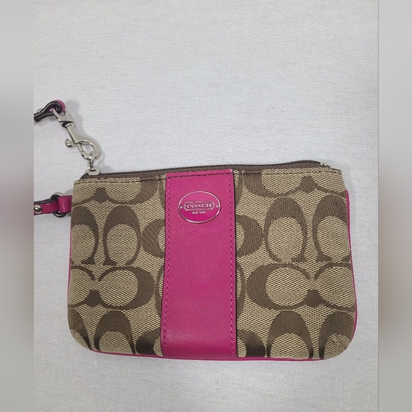 Coach Wristlet- authentic - Picture 2 of 6